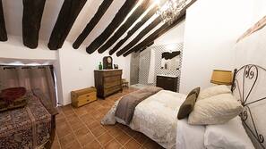 4 bedrooms, iron/ironing board, free WiFi, linens