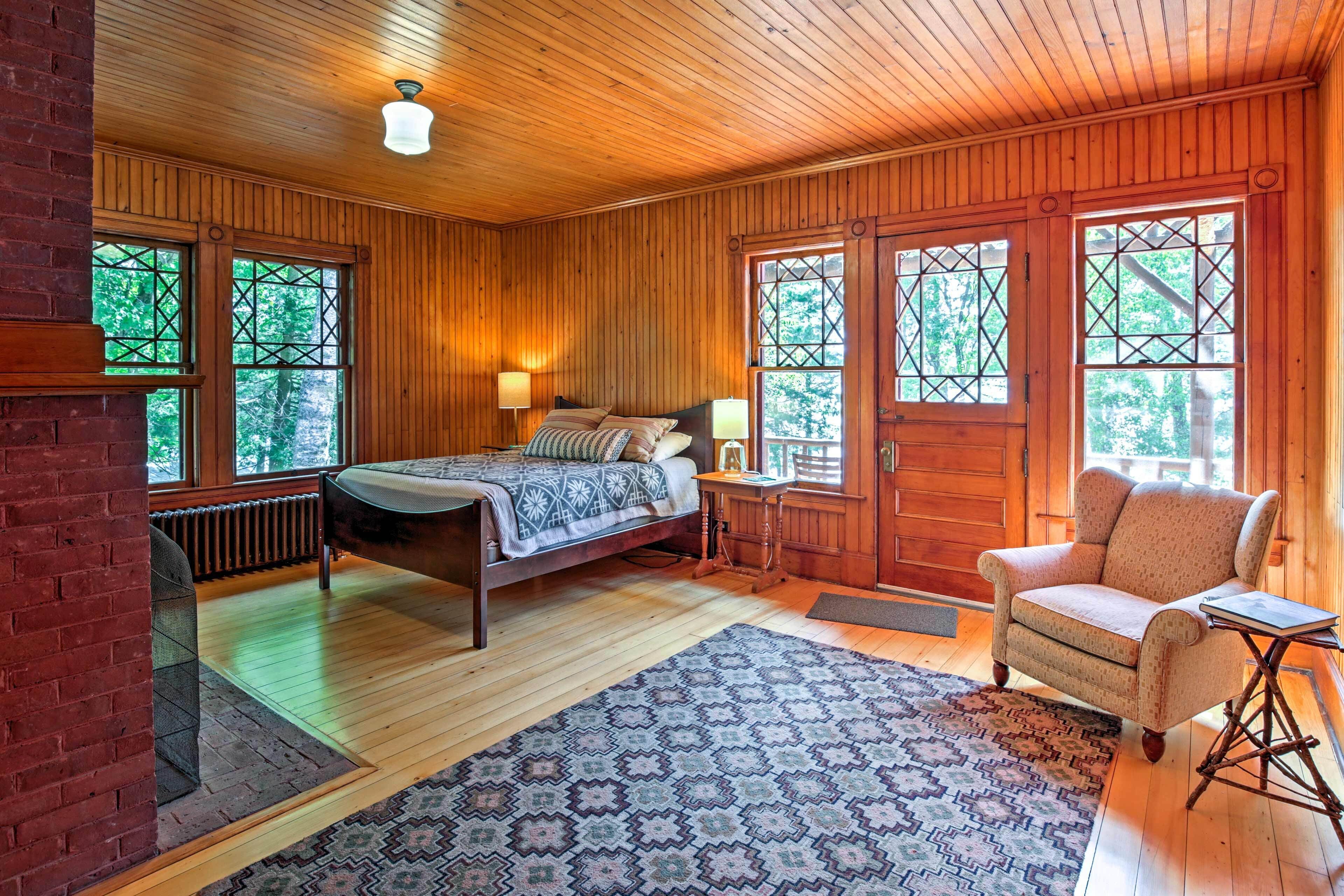 Restored Historic Lakefront Home w/Panoramic Views in Lake Placid, United States