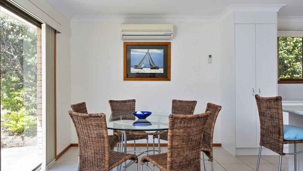 Three bedroom beach house at Little Beach Deals & Reviews (Nelson Bay, AUS) Wotif