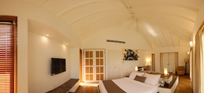 Deluxe Cottage, 1 King Bed, Non Smoking, Garden View | Minibar, in-room safe, individually decorated, individually furnished