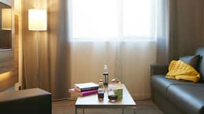 書桌、熨斗/熨衫板、免費嬰兒床、免費 Wi-Fi