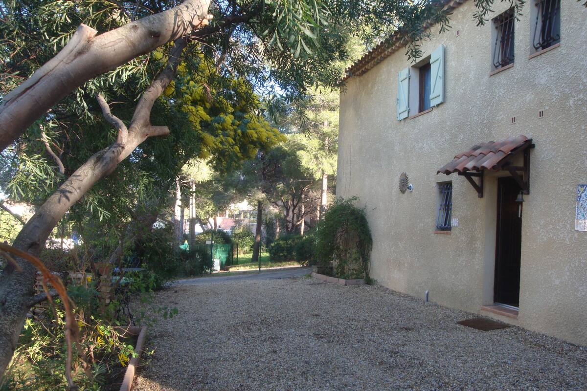 Istanbul Apt T2 Ground Garden Villa Provencal 200m Range Seyne Sur Mer Var 2020 Room Prices Deals Reviews Expedia