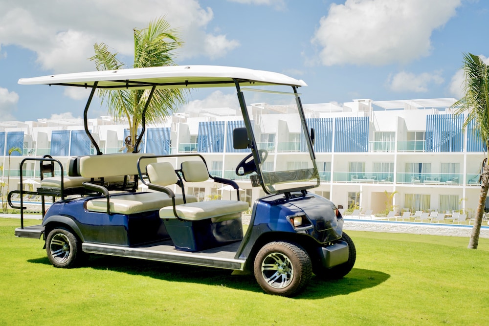 Fresh Look at Luxe Beach Condo W Free Golf Cart Hard Rock Punta
