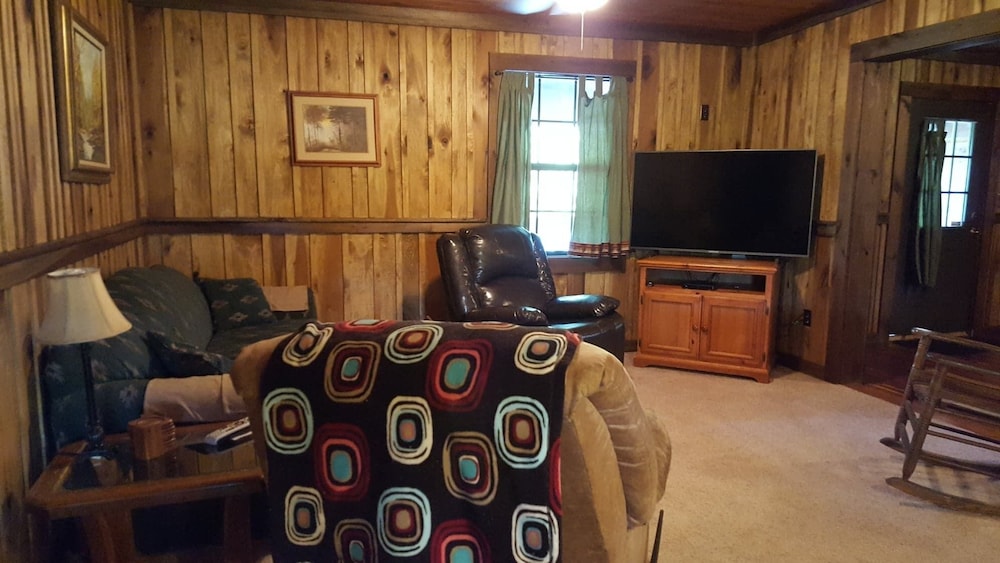 Lakeview Cabin on Dale Hollow Lake, Celina, TN in Celina Best Rates
