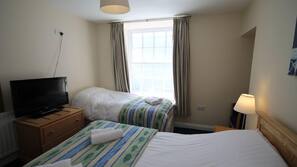 Iron/ironing board, free WiFi, linens