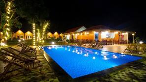 Outdoor pool, pool umbrellas, sun loungers