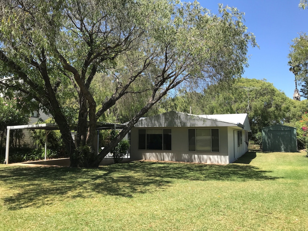 Geographe Bay Rd - Unique Getaway Between The Beach and Toby's Inlet - Quindalup