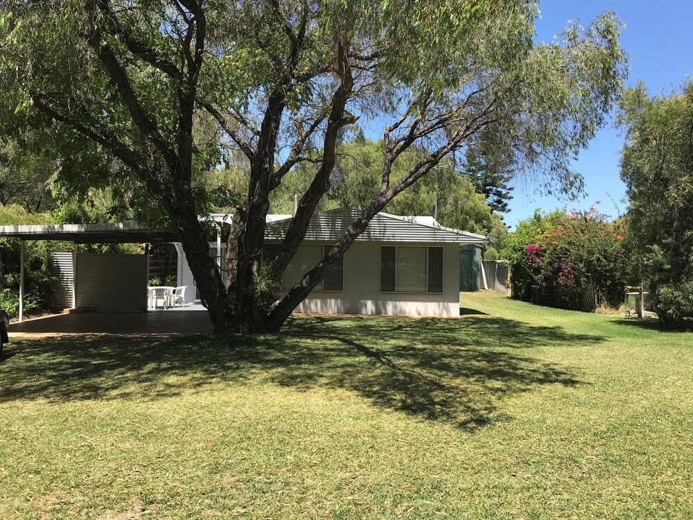 Geographe Bay Rd - Unique Getaway Between The Beach and Toby's Inlet - Quindalup