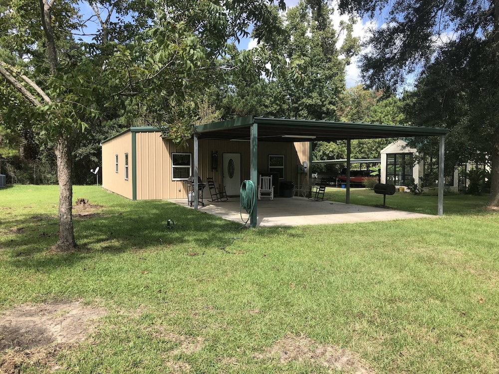 Cozy Lakeview Cabin Access To Sandy Beaches And Protected Cove To