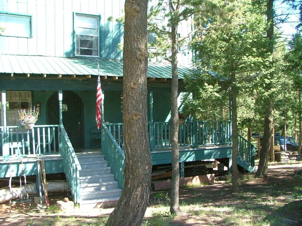 Mountain Cabin In Dense 11 Acre Forest With Views Of Pike S Peak