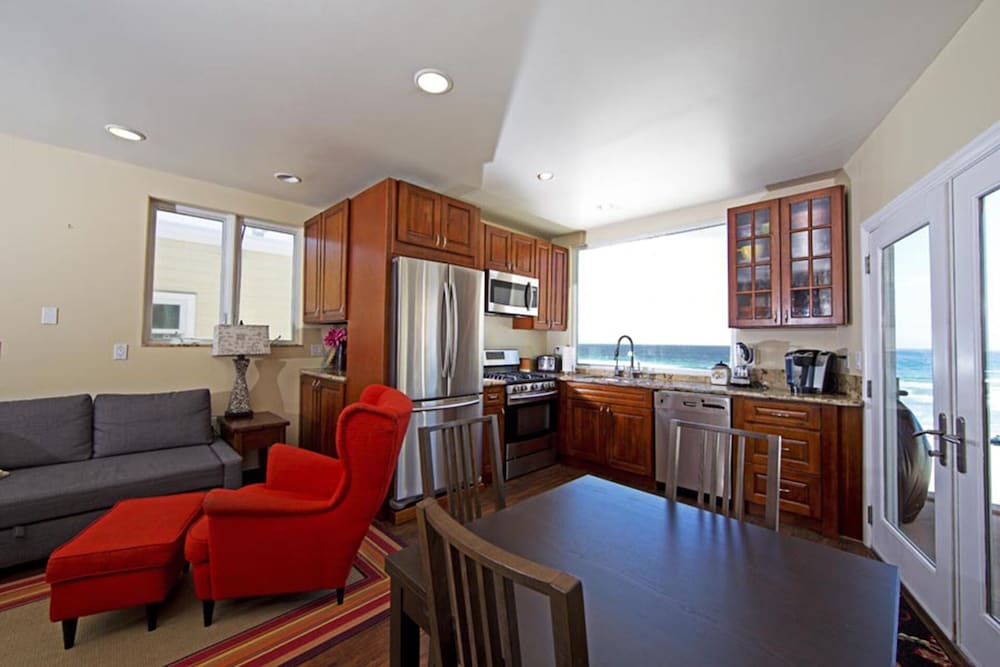 Beautiful Oceanfront Penthouse in North Mission Beach in San Diego