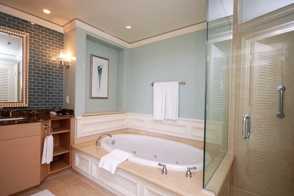 FABULOUS  RITZ  Key Biscayne,   1 bdr  Luxury Suite with double balcony!