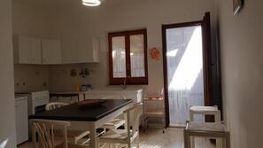 Hob, high chair, cookware/dishes/utensils