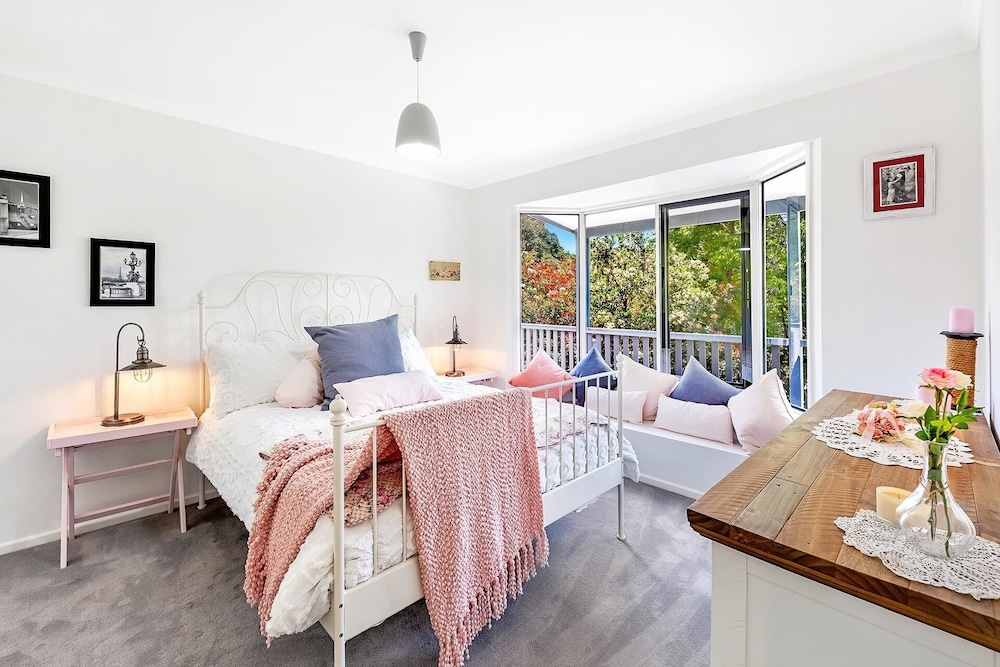 Red Gum Cottage A home among the gum trees Tamborine Mountain Stayz