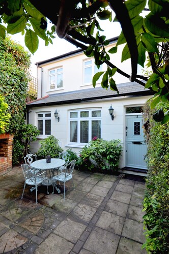 Ivy Cottage Free Parking Courtyard House Zone2 In London