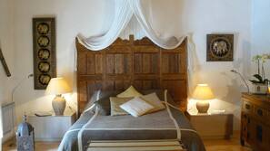 Premium bedding, individually decorated, individually furnished, desk