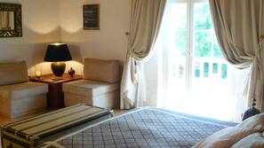 Premium bedding, individually decorated, individually furnished, desk