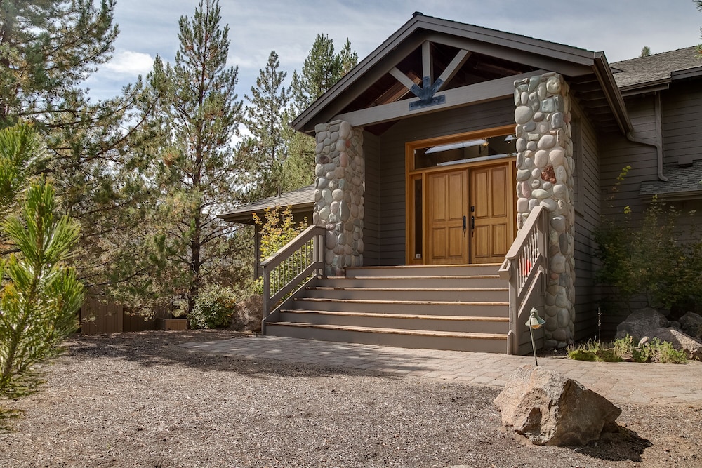 Jones Lodge Golf Course Master Suite 5BR Luxury Family HT AC 10 SHARC 5