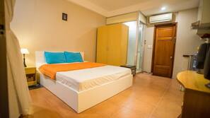 Blackout curtains, free WiFi, linens