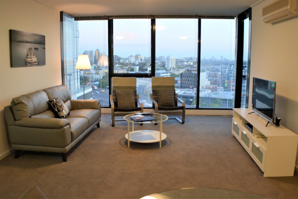 Royal Stays Apartments – Whiteman St