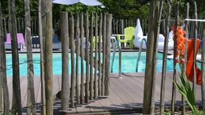 Piscine extérieure (ouverte en saison), chaises longues