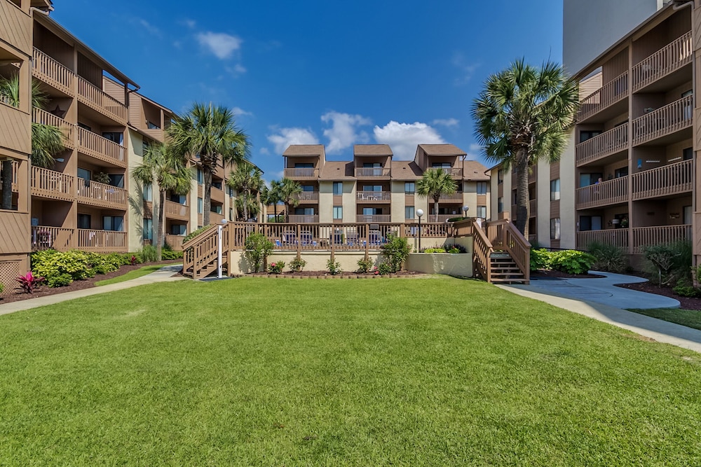 Family Friendly Condo- Beautiful Views of the Pool, Courtyard and Ocean!