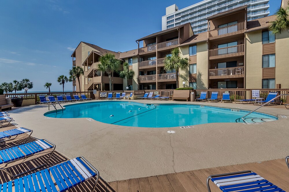 Family Friendly Condo- Beautiful Views of the Pool, Courtyard and Ocean!