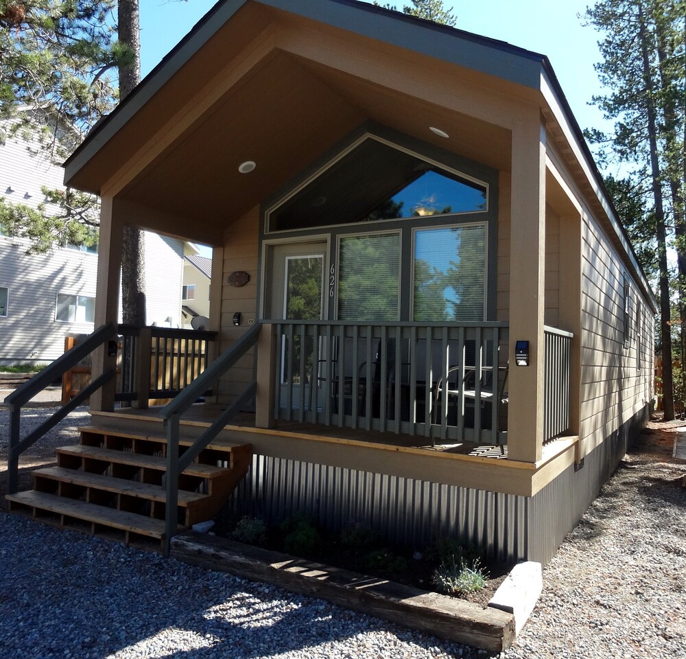 WHISKEY SPRINGS CABINS 2 Comfortable lodging to explore Yellowstone