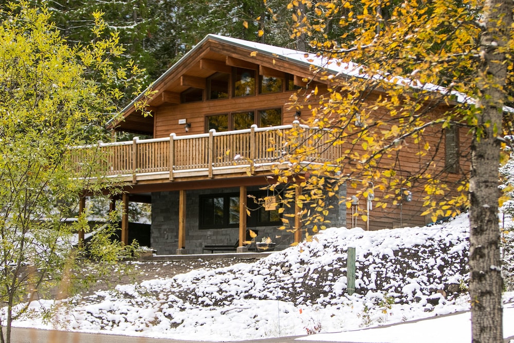 Cozy Cabin In The Fernie Woods In Cranbrook Hotel Rates