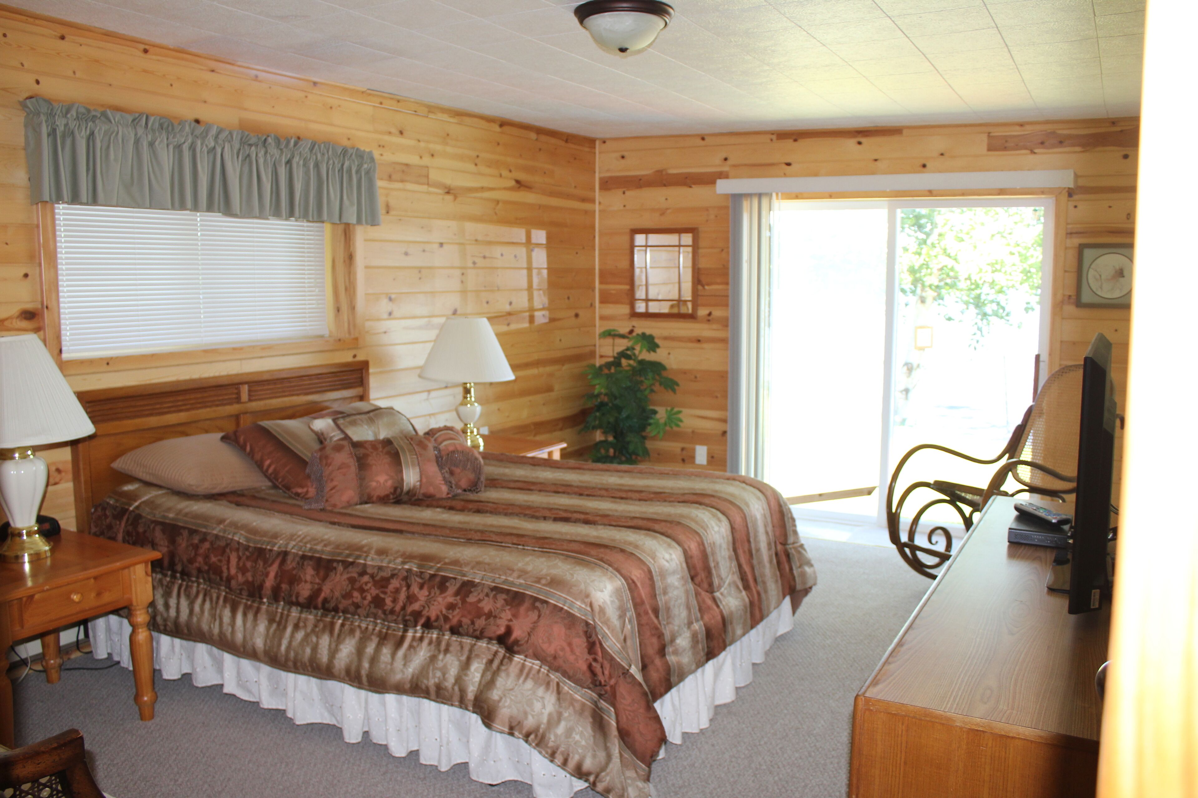 PURE MICHIGAN! BEAUTIFUL ,RELAXING, LAKE FRONT, BOATING, FISHING, KAYAKING, ATV in Marquette, United States