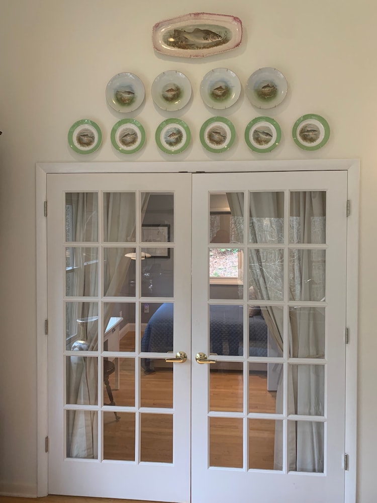 Hot Tub & Waterfall! Privacy, convenience, & private waterfall