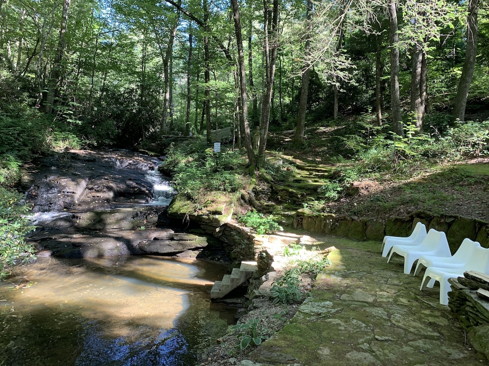 Hot Tub & Waterfall! Privacy, convenience, & private waterfall