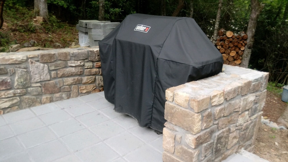 Hot Tub & Waterfall! Privacy, convenience, & private waterfall