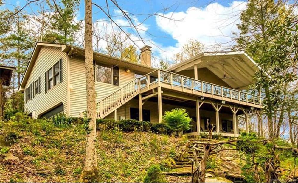 Hot Tub & Waterfall! Privacy, convenience, & private waterfall
