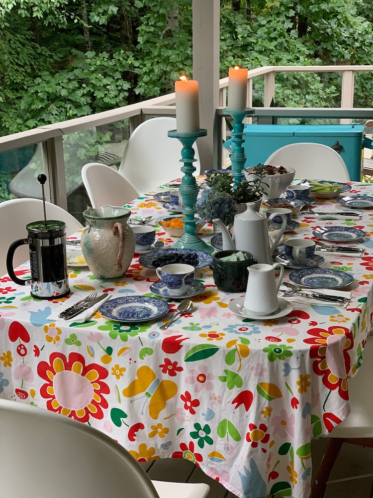 Hot Tub & Waterfall! Privacy, convenience, & private waterfall