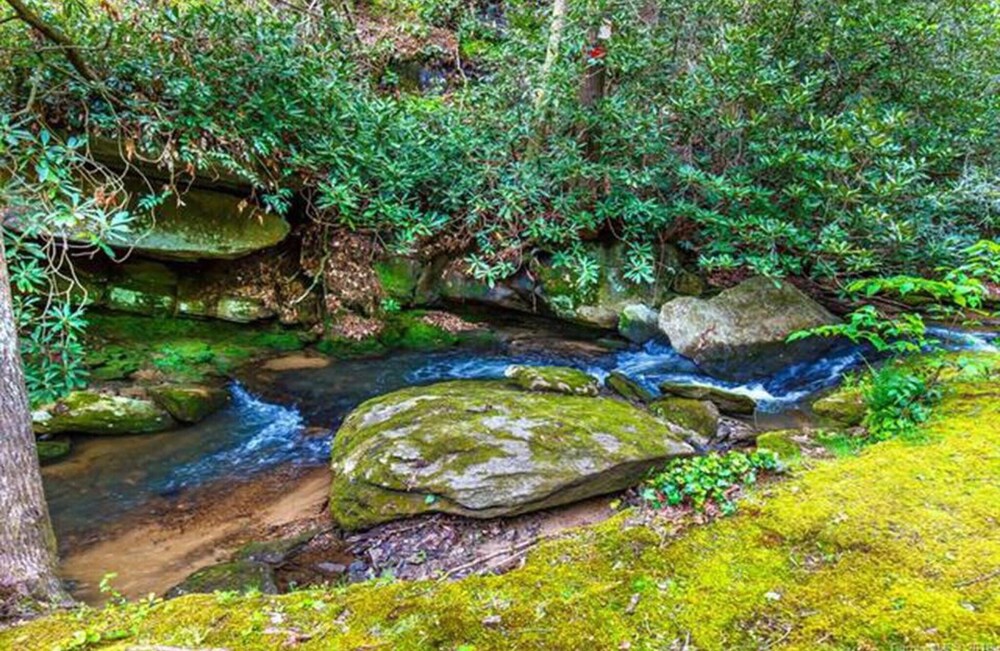 Hot Tub & Waterfall! Privacy, convenience, & private waterfall