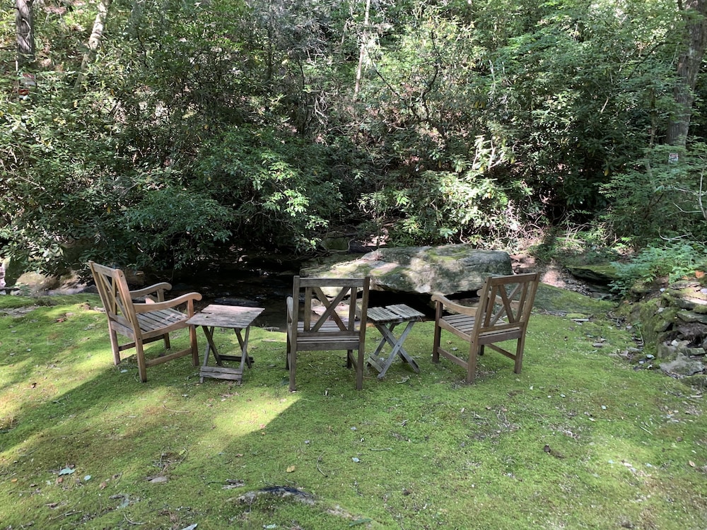 Hot Tub & Waterfall! Privacy, convenience, & private waterfall