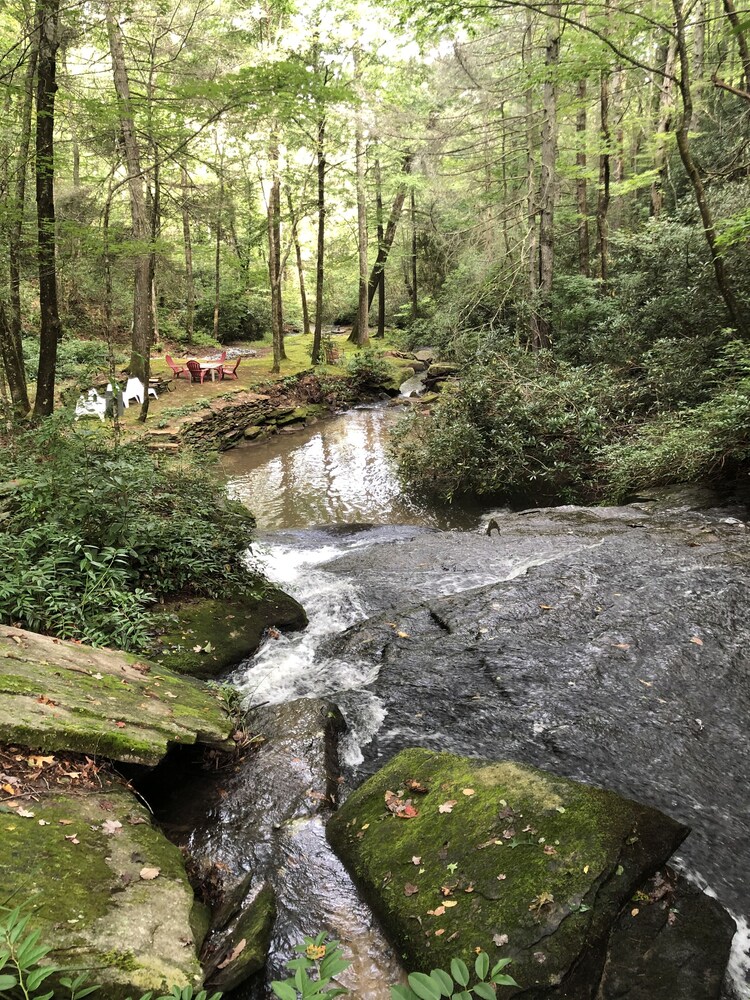 Hot Tub & Waterfall! Privacy, convenience, & private waterfall