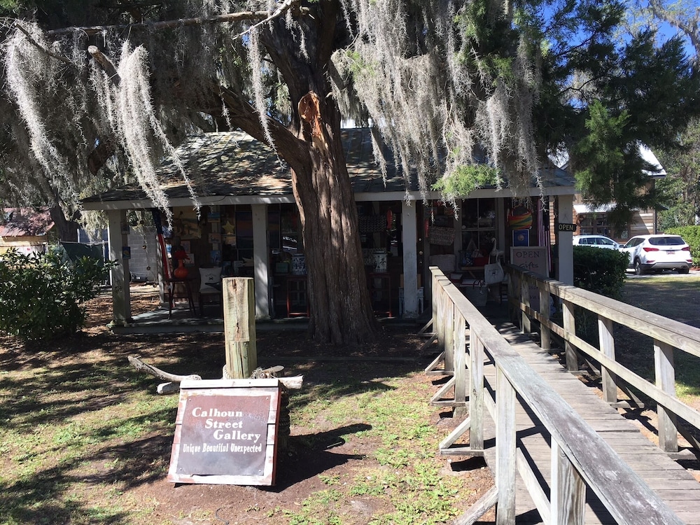A Charming Carriage House Apartment in Stock Farm in Old Town Bluffton