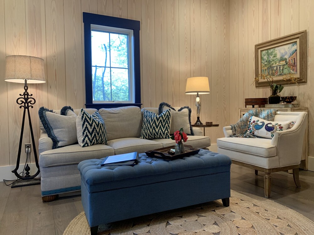 A Charming Carriage House Apartment in Stock Farm in Old Town Bluffton