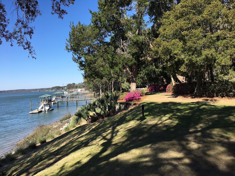 A Charming Carriage House Apartment in Stock Farm in Old Town Bluffton