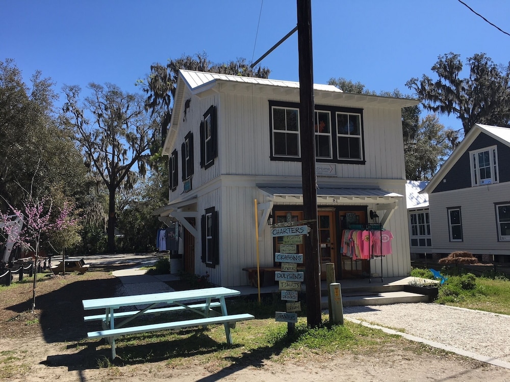 A Charming Carriage House Apartment in Stock Farm in Old Town Bluffton