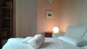Cunas o camas infantiles gratuitas, wifi gratis, ropa de cama