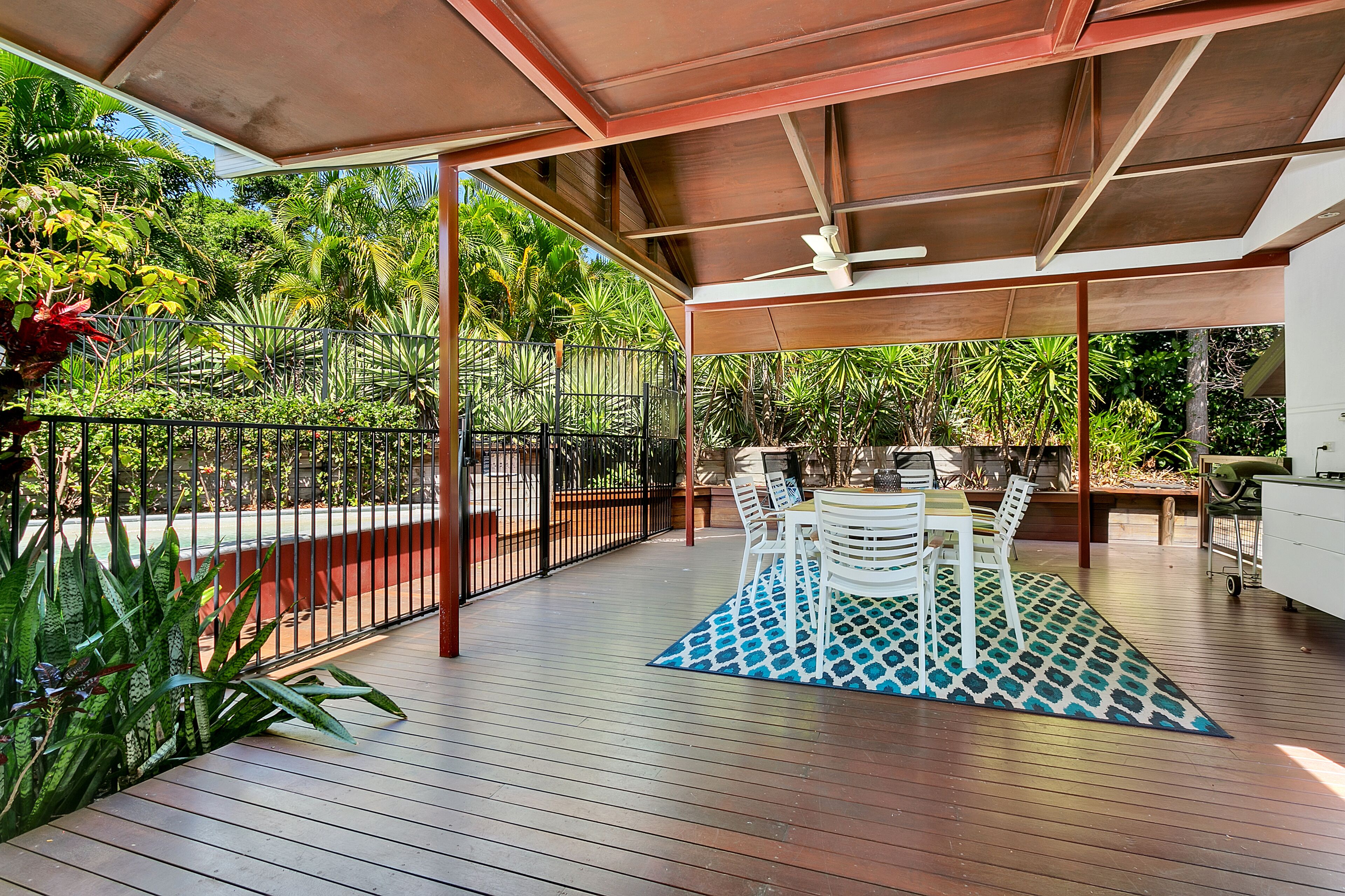 Bonita Vida - Private Couples Retreat; Walk to Beach/restaurants. Great Location