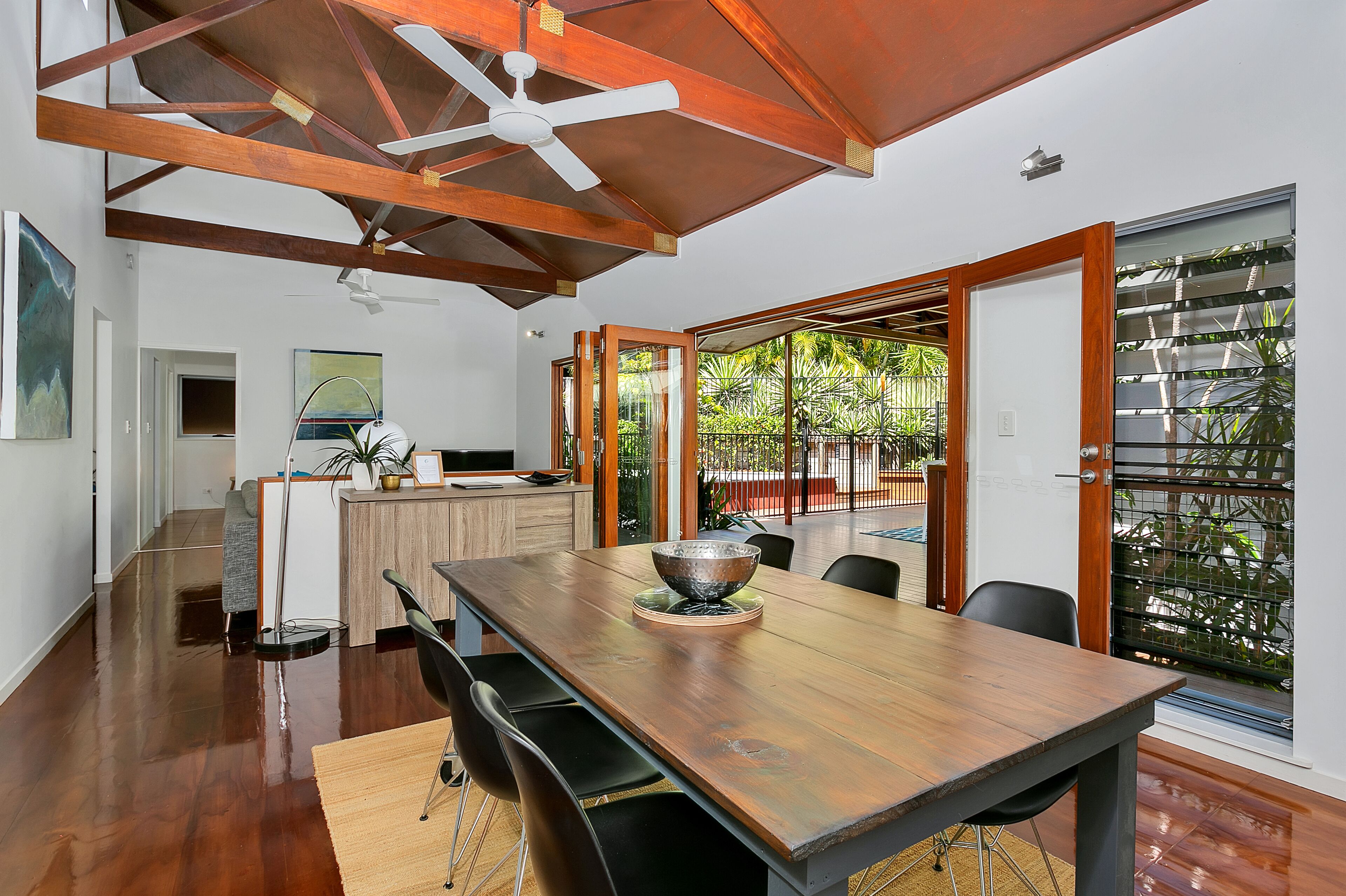 Bonita Vida - Private Couples Retreat; Walk to Beach/restaurants. Great Location