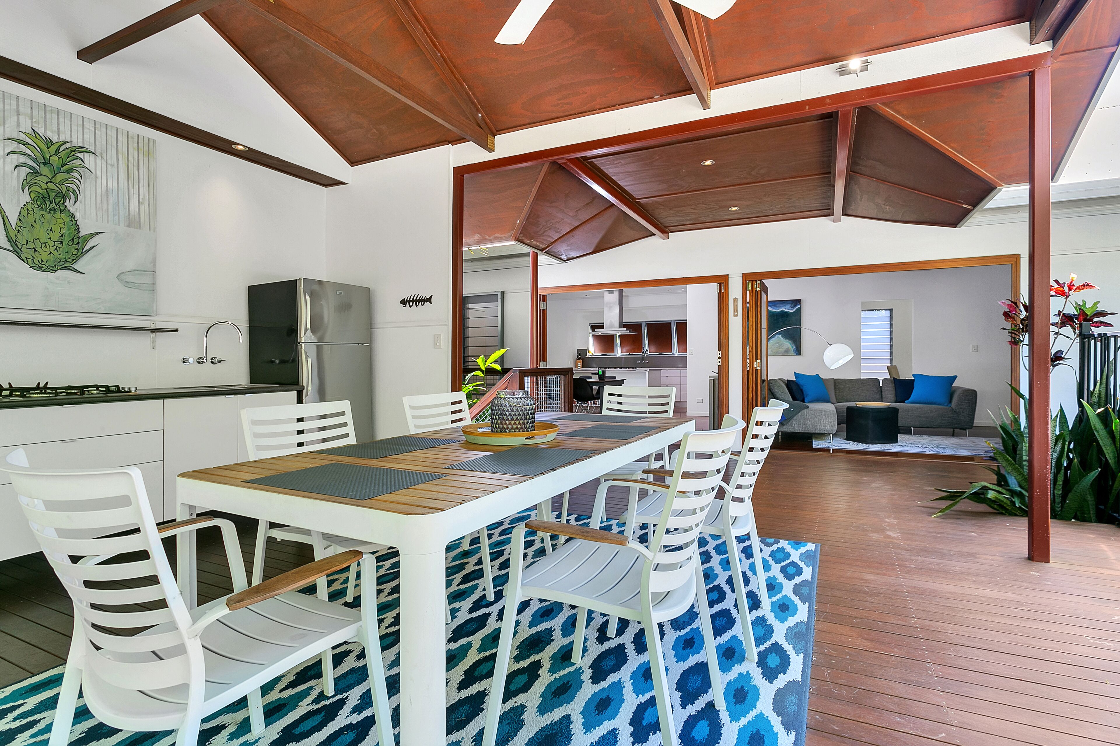 Bonita Vida - Private Couples Retreat; Walk to Beach/restaurants. Great Location