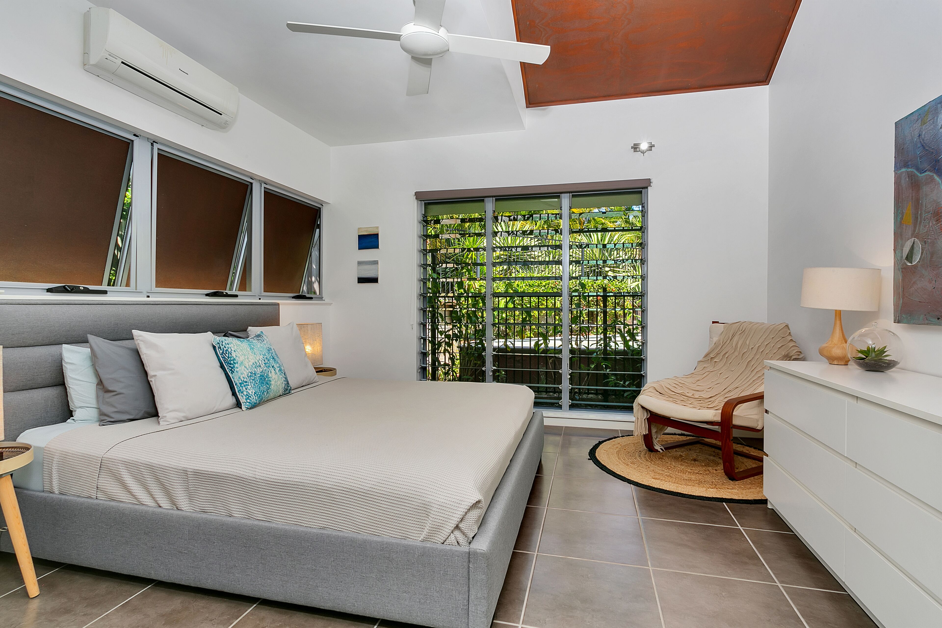 Bonita Vida - Private Couples Retreat; Walk to Beach/restaurants. Great Location