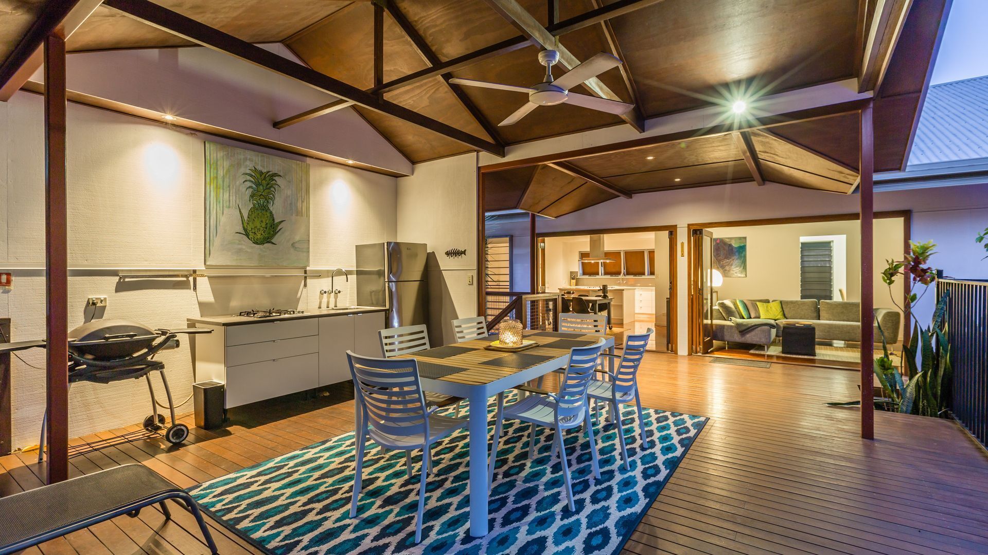 Bonita Vida - Private Couples Retreat; Walk to Beach/restaurants. Great Location