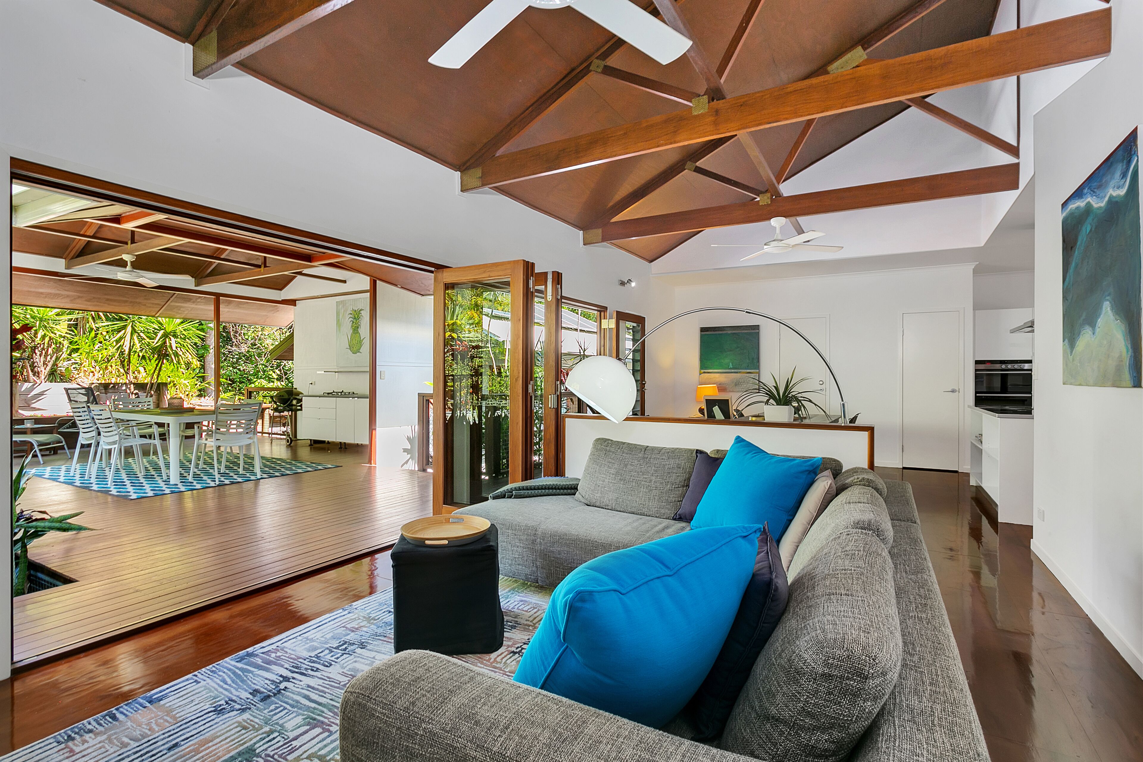 Bonita Vida - Private Couples Retreat; Walk to Beach/restaurants. Great Location