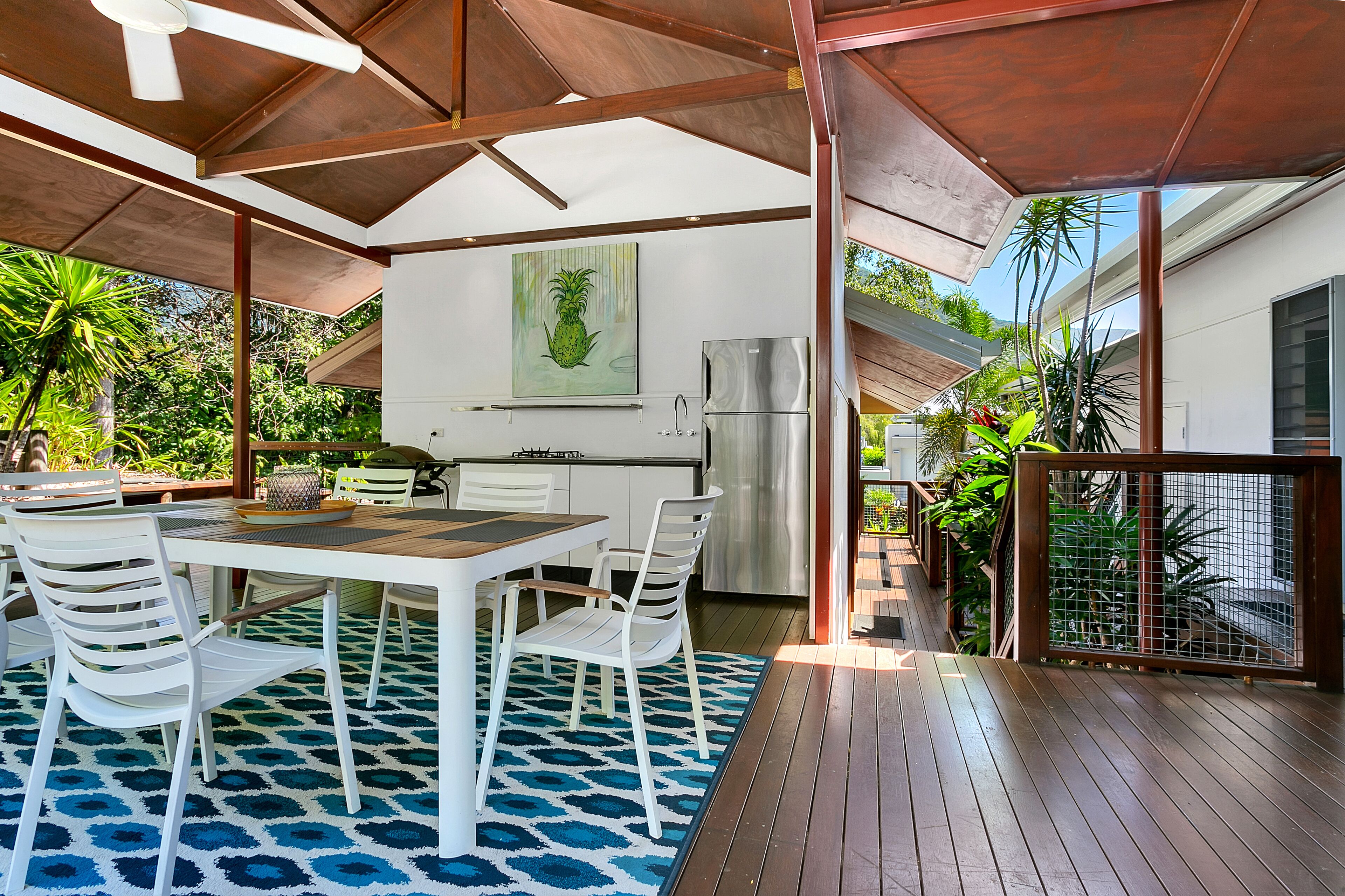 Bonita Vida - Private Couples Retreat; Walk to Beach/restaurants. Great Location